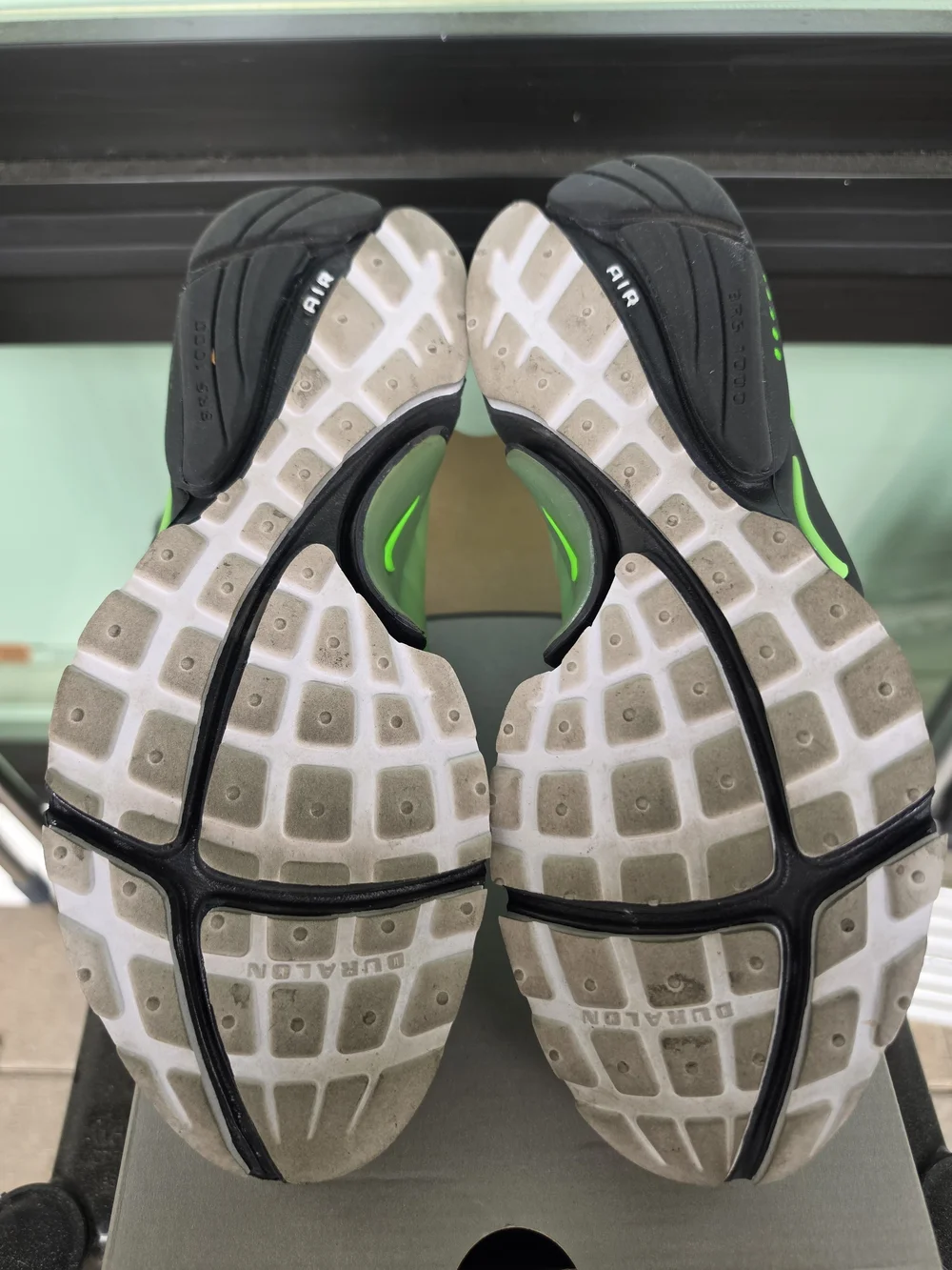 Nike Presto Green Geometric Athletic Sneakers - Picture 4 of 6